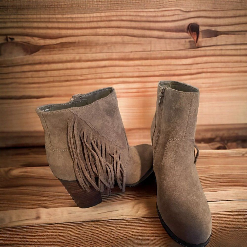 NEW WOMENS MADDEN GIRL DESCENT TAUPE ANKLE BOOTS WITH FRINGE 6.5 - Picture 6 of 9